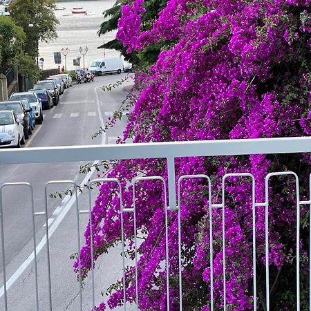 TORRE D'AVORIO APPARTAMENTO 126 mq piu'terrazzo 25 mq - TOTALLY NEW 250 M FROM DOWNTOWN - SKY e NETFLIX - toll parking at 15 euro per day to be booked in advance -subject to availability Rapallo Esterno foto