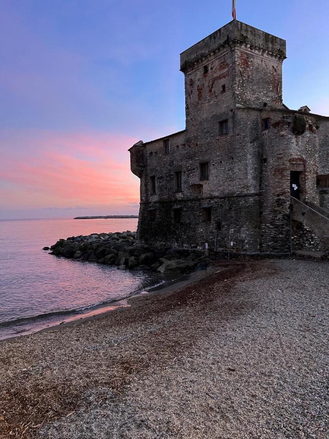 TORRE D'AVORIO APPARTAMENTO 126 mq piu'terrazzo 25 mq - TOTALLY NEW 250 M FROM DOWNTOWN - SKY e NETFLIX - toll parking at 15 euro per day to be booked in advance -subject to availability Rapallo Esterno foto