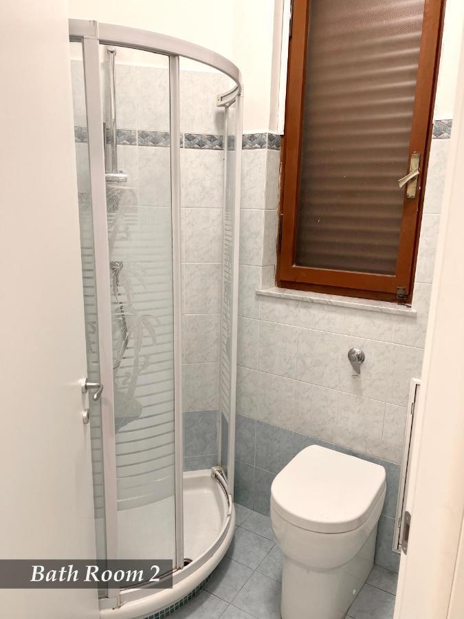 TORRE D'AVORIO APPARTAMENTO 126 mq piu'terrazzo 25 mq - TOTALLY NEW 250 M FROM DOWNTOWN - SKY e NETFLIX - toll parking at 15 euro per day to be booked in advance -subject to availability Rapallo Esterno foto