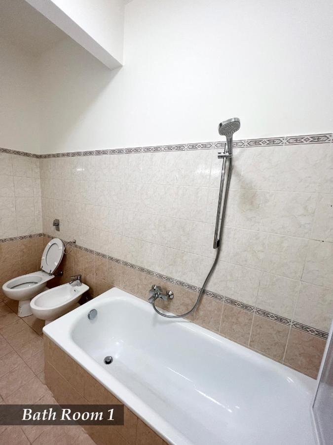 TORRE D'AVORIO APPARTAMENTO 126 mq piu'terrazzo 25 mq - TOTALLY NEW 250 M FROM DOWNTOWN - SKY e NETFLIX - toll parking at 15 euro per day to be booked in advance -subject to availability Rapallo Esterno foto